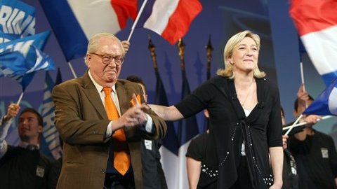 Marine Le Pen, del ultraderechista Frente Nacional, aboga por una salida total del euro.