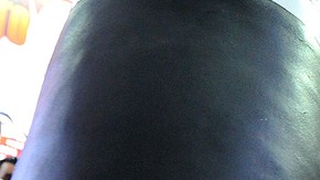 Miguel Cotto golpea el costal durante su entrenamiento de ayer en  Orlando, Florida, de cara a su pelea con Mayweather.