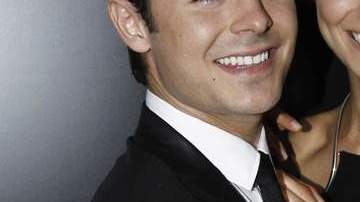 Zac Efron y Taylor Schilling posaron en el estreno mundial de 'The Lucky One' el pasado lunes en el Grauman's Chinese de Hollywood.