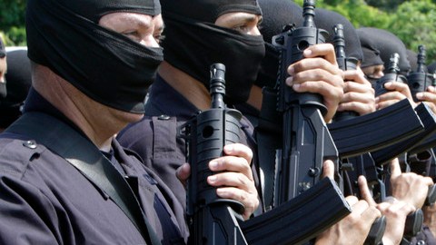 Vestidos de negro, cubiertos  sus rostros con pasa montañas y armados con fusiles M16 recortados,  comenzarán a operar en los próximos días.