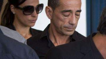 De estricto negro, el cantautor Alejandro Sanz enfrentó el peor día de su vida.