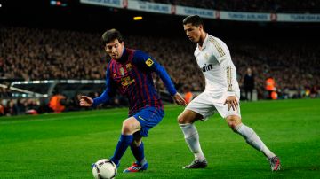 Lionel Messi (izquierda) y Cristiano Ronaldo (derecha) estarán nuevamente hoy frente a frente, defendiendo respectivamente los colores de Barcelona y Real Madrid.