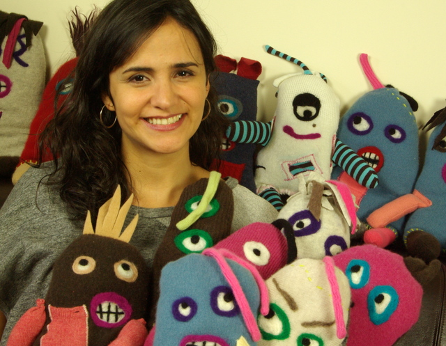 Indira Villalobos crea monstruos de cachemira y lana recicladas que los adultos adoran tanto como los niños.