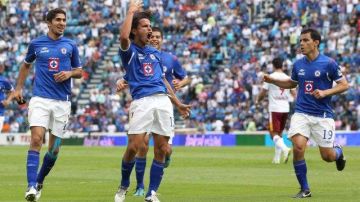 Gerardo Flores, festejó el primer gol del Cruz Azul en su victoria ante Estudiantes Tecos, por 5-2.