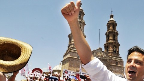 El candidato presidencial de la coalición Compromiso por México, Enrique Peña Nieto, encabezó un mitin en la Plaza Patria de Aguascalientes.