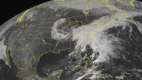 La densa nube que cubre buena parte de la Costa Este de Estados Unidos, y que puede descargar fuertes tormentas.