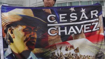 Campesinos celebran a César Chávez a los 19 años de su muerte.