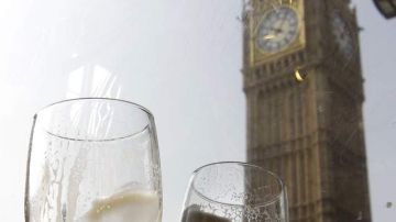 En Inglaterra se están aprobando leyes para controlar el alcoholismo.