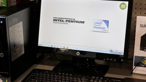 Un anuncio de Intel en una computadora.