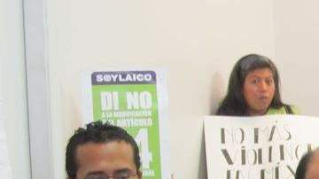 Activistas de la Alianza Mexicana y Asociación Guerrerense en Houston  presentaron quejas sobre el servicio del Consulado de México y acusaron al cónsul de seleccionar “a dedazo” a los invitados al evento del presidente Felipe Calderón en Houston.