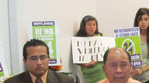 Activistas de la Alianza Mexicana y Asociación Guerrerense en Houston  presentaron quejas sobre el servicio del Consulado de México y acusaron al cónsul de seleccionar “a dedazo” a los invitados al evento del presidente Felipe Calderón en Houston.