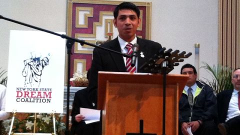 Yohan García, estudiante del Hunter College, sueña con ser senador  y para lograrlo necesita que el Dream Act se apruebe, dijo ayer en la iglesia Santa Teresa.