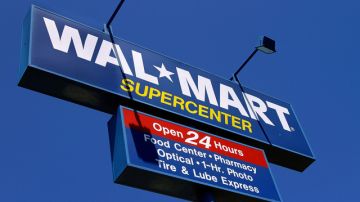 Hispanos de Sherman Hights buscan que Wal-Mart conserve edificio histórico.