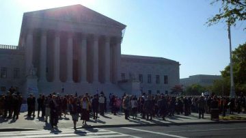 Manifestantes frente a la Corte Suprema de Justicia en Washington.