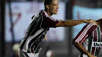 Carlinhos (centro), Thiago Neves (izq.) y Deco, son jugadores clave para el Fluminense, el mejor en la fase de grupos en la Libertadores.