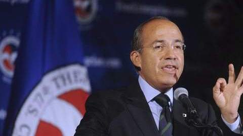El presidente de México, Felipe Calderón, pronuncia un discurso en un foro empresarial en la Cámara de Comercio de Washington DC.