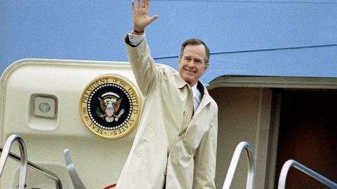 Foto de archivo donde se muestra al expresidente George Bush padre.