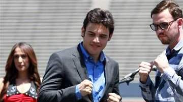 Julio César Chávez Jr (izquierda) enfrentaría a Andy Lee (derecha) en una pelea cancelada en El Paso, Texas