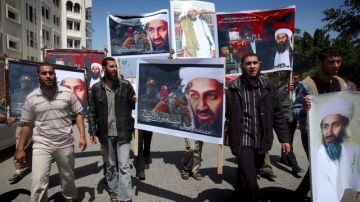 Palestinos se manifiestan contra la muertede Osama bin Laden, durante una protesta en Gaza tras conocerse la noticia de la muerte del líder del Al Qaeda.