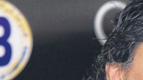 Diego Armando Maradona el polémico entrenador argentino del Al Wasl Football Club.