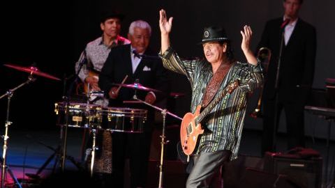 “Exhorto a todos y cada uno de los países que no lo han realizado aún, a reconocer a las primeras personas de sus tierras, y a hacer de esto un esfuerzo global”, comentó el guitarrista.