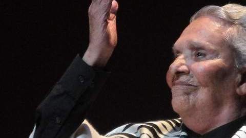 Vargas, quien  nació en Costa Rica, se dio a conocer con el tema 'La Macorina. La cantante vive en México.