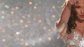 Jennifer López no solo es empresaria canta y actúa; también es jueza de 'American Idol'.