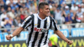 Marco Borriello celebra uno de los dos goles marcados ayer en la victoria por paliza que el líder Juventus le propinó al Novara por marcador de 4-0.