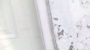 En  la residencia de la familia se colocaron flores y fotos de los menores fallecidos.