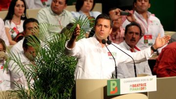 Peña Nieto se dirige a los presentes durante el inicio de campaña de la candidata del PRI a la Jefatura de Gobierno del D.F, Beatriz Paredes.