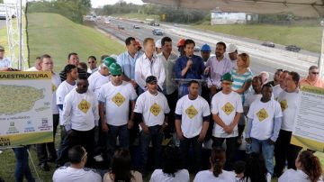El gobernador Luis Fortuño anunció su plan de inversión en obras de infraestructura para el próximo cuatrienio.