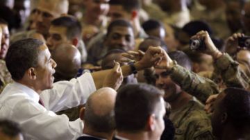 Barack Obama se reunió con los soldados  en Bagram Air Field, Afganistán.