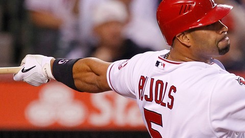 Desde el final de la temporada pasada, Albert Pujols atraviesa la sequía más larga de su carrera, con   121 turnos sin conectar de vuelta completa. La mala racha incluye todo el  mes de abril; periodo que lleva el toletero con los Angelinos.