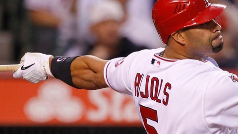 Desde el final de la temporada pasada, Albert Pujols atraviesa la sequía más larga de su carrera, con   121 turnos sin conectar de vuelta completa. La mala racha incluye todo el  mes de abril; periodo que lleva el toletero con los Angelinos.
