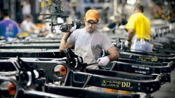 Las fábricas han sido una fuente de creación de empleo y crecimiento desde que concluyó la recesión en los Estados Unidos hace casi cerca de tres años.