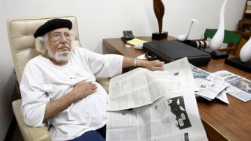 El poeta nicaragüense Ernesto Cardenal en su oficina de Managua.