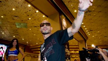 El boxeador  Miguel Cotto al arribar el martes al hotel MGM Grand de Las Vegas.