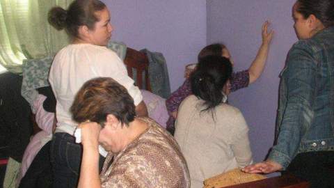 El hogar de la familia González presentaba un cuadro desolador tras la pérdida de siete familiares en el accidente vehicular del pasado domingo en una autopista de El Bronx. La tragedia hizo recordar otros episodios ocurridos en Nueva York, como el Vuelo 587.
