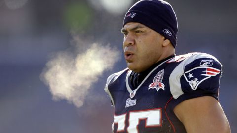 La familia  de Seau no va a especular si las conmociones cerebrales fueron un factor en el suicidio del exjugador.