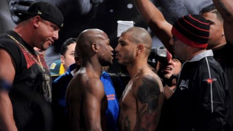 Tras el pesaje, Mayweather empezó a insultar a Cotto y los separaron.