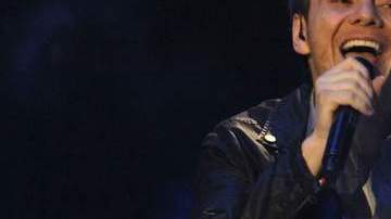 El cantante brasileño desplazó al cantautor  Juanes en la lista de los Latin Songs.