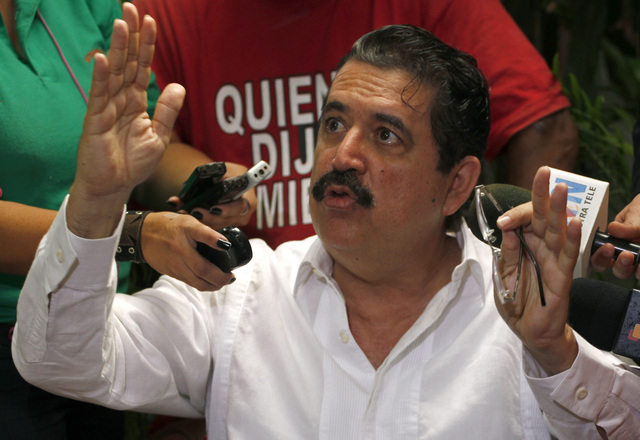 El expresidente de Honduras Manuel Zelaya sufrió un accidente durante su visita a República Dominicana para intervenir en un foro internacional.