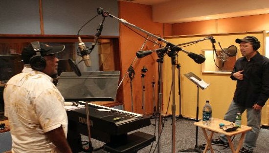 Cheo Feliciano y Rubén Blades en pleno proceso de grabación.