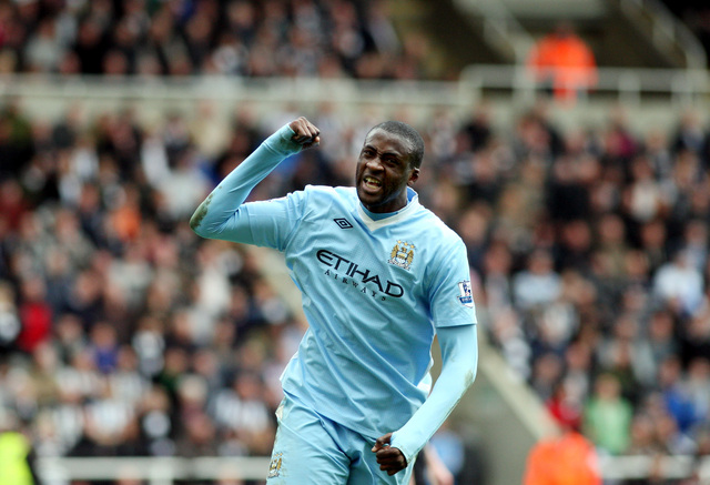 Yaya Touré convirtió los goles del triunfo del líder Manchester City.