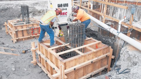 Hilda Solís asegura que agua, sombra y descansos son primordiales para los trabajadores al aire libre.