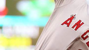 Jered Weaver guió ayer al triunfo a los Angels en Minnesota.