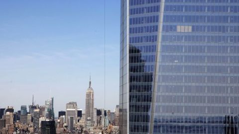 Desde la Torre de la Libertad, en primer plano, se observa al fondo el Empire State Building.