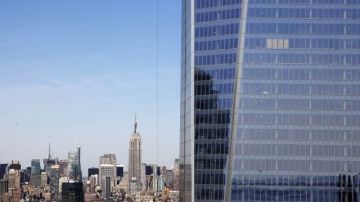 Desde la Torre de la Libertad, en primer plano, se observa al fondo el Empire State Building.