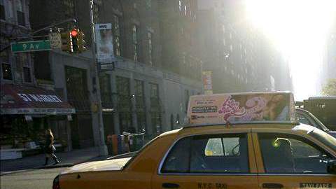 Seis meses de cárcel para un taxista neoyorquino por retener a una familia panameña.