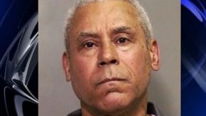 Torres,  de 66 años y quien   jugó para los  Yankees  entre el 1971 al 1972,  fue arrestado ayer en su casa en  Massapequa.